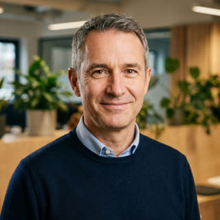 James Mitchell, identificado como Diretor Executivo da Luar Rendivo, em imagem de perfil