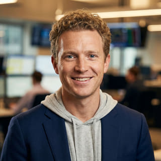 Ryan Brooks, apresentado como Analista Principal de Trading na Luar Rendivo, em imagem de perfil